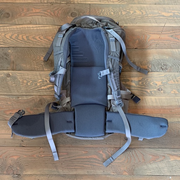 Mystery Ranch women’s Coulee 30L backpack, Pebble, size xs/s, EUC! - Picture 2 of 8